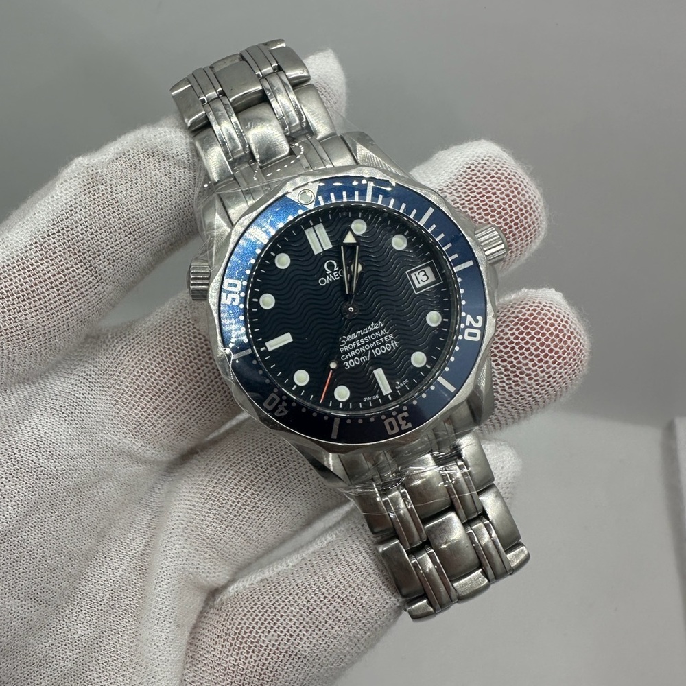 Omega Seamaster Men's Silver Watch Midsize Automatic